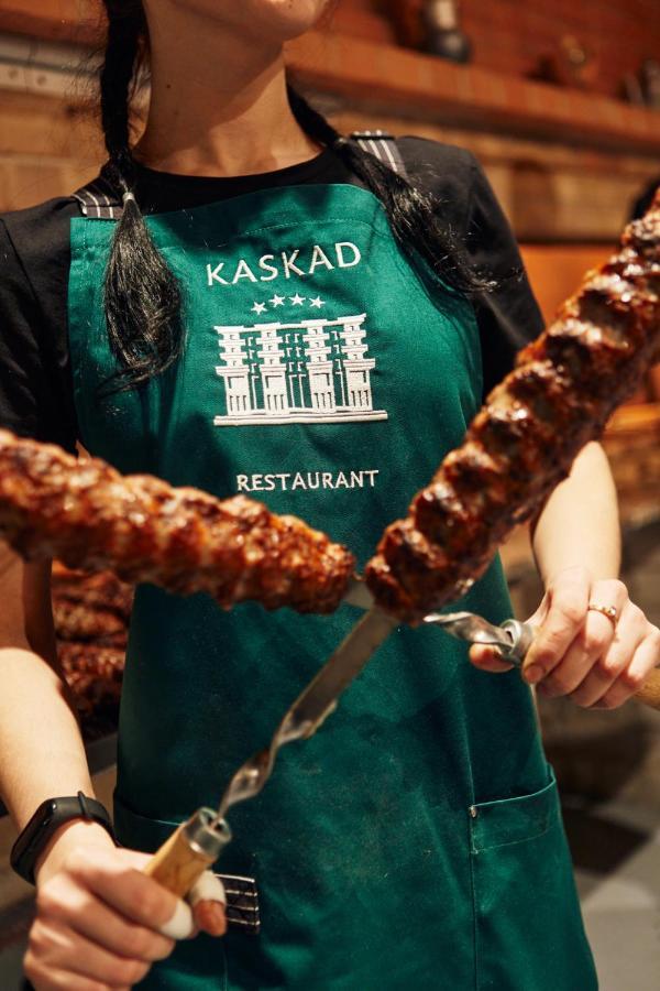 Готельно-Ресторанний Комплекс Каскад خاركيف المظهر الخارجي الصورة